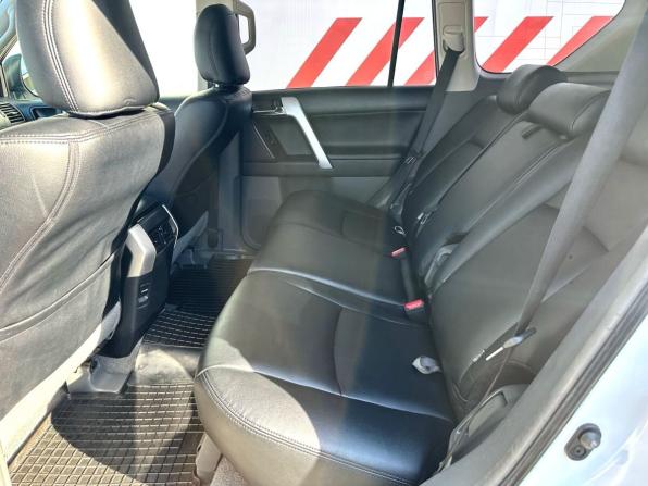 Toyota Land Cruiser Prado 150 Series с пробегом 2012 года, цена 2 550 000 рублей, 301928 км, внедорожник, Автокод Объявления
