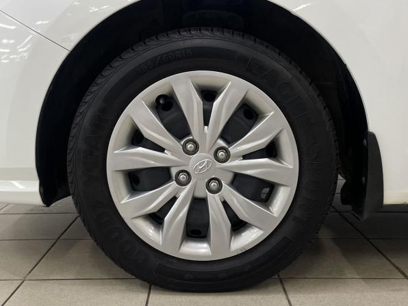 Hyundai Solaris II Рестайлинг с пробегом 2021 года, цена 1 649 000 рублей, 52617 км, седан, Автокод Объявления