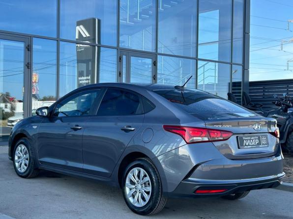 Hyundai Solaris II Рестайлинг с пробегом 2021 года, цена 1 390 000 рублей, 152809 км, седан, Автокод Объявления