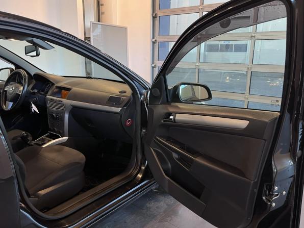 Opel Astra H Рестайлинг с пробегом 2012 года, цена 510 000 рублей, 243716 км, седан, Автокод Объявления