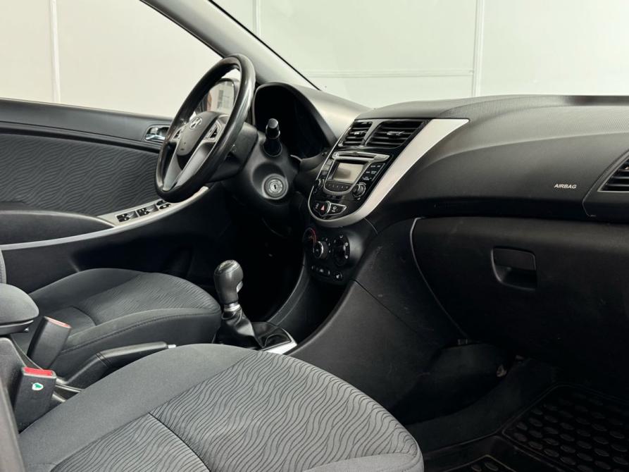 Hyundai Solaris I Санкт-Петербург  - изображение 18