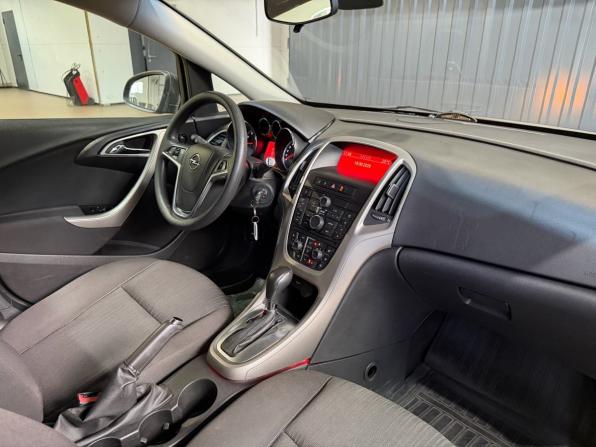 Opel Astra J с пробегом 2011 года, цена 659 900 рублей, 186000 км, хэтчбек, Автокод Объявления