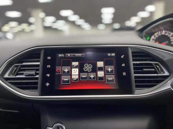 Peugeot 308 II с пробегом 2015 года, цена 1 569 000 рублей, 111900 км, универсал, Автокод Объявления