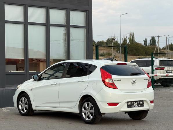 Hyundai Solaris I с пробегом 2014 года, цена 900 000 рублей, 125000 км, хэтчбек, Автокод Объявления