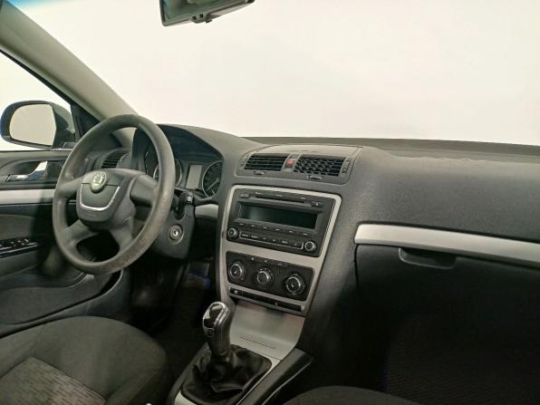 Skoda Octavia II (A5) Рестайлинг с пробегом 2013 года, цена 785 000 рублей, 200000 км, лифтбек, Автокод Объявления