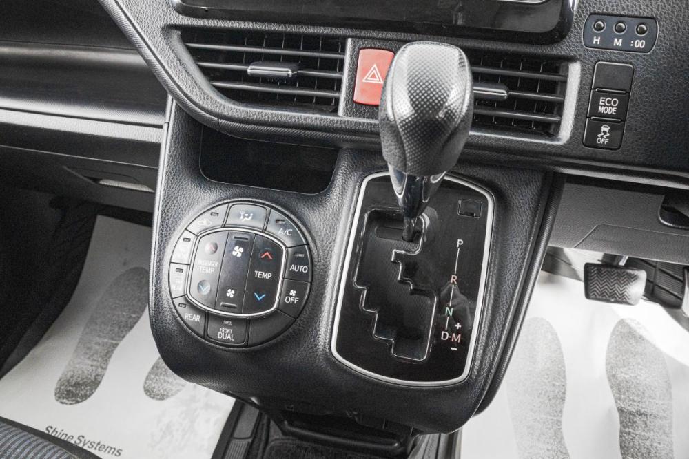Toyota Voxy III (R80) Рестайлинг Барнаул  - изображение 20