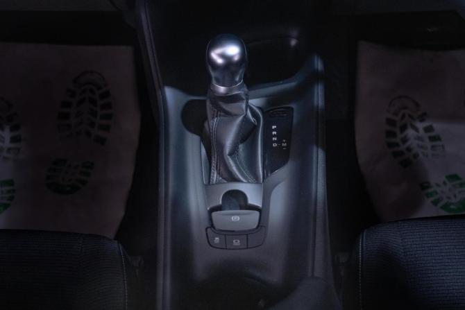 Toyota C-HR I Рестайлинг с пробегом 2019 года, цена 1 929 000 рублей, 42500 км, внедорожник, Автокод Объявления