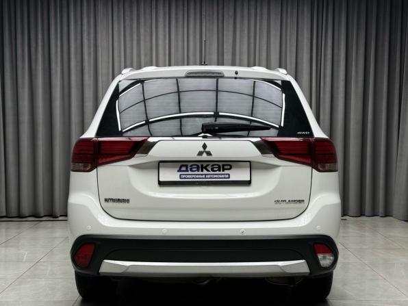 Mitsubishi Outlander III Рестайлинг 2 с пробегом 2016 года, цена 1 699 000 рублей, 185000 км, внедорожник, Автокод Объявления