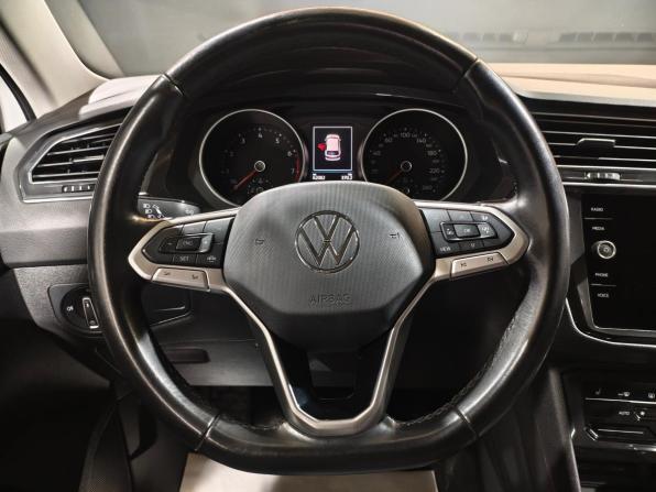 Volkswagen Tiguan II Рестайлинг с пробегом 2021 года, цена 2 929 000 рублей, 62042 км, внедорожник, Автокод Объявления