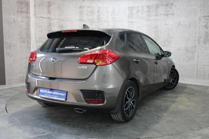 Kia Ceed II Рестайлинг с пробегом 2017 года, цена 1 044 000 рублей, 177856 км, хэтчбек, Автокод Объявления
