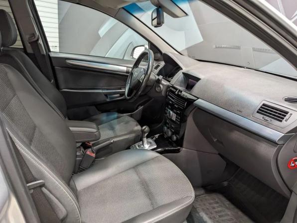 Opel Astra H Рестайлинг с пробегом 2009 года, цена 500 000 рублей, 209481 км, седан, Автокод Объявления