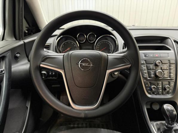Opel Astra J Рестайлинг с пробегом 2013 года, цена 899 000 рублей, 136560 км, универсал, Автокод Объявления