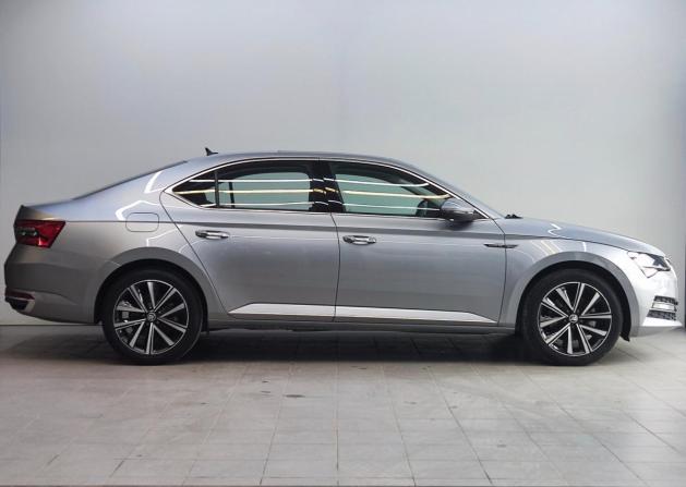 Skoda Superb III Рестайлинг с пробегом 2024 года, цена 3 000 000 рублей, 8465 км, лифтбек, Автокод Объявления