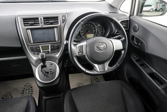 Toyota Ractis II с пробегом 2012 года, цена 959 000 рублей, 65000 км, хэтчбек, Автокод Объявления