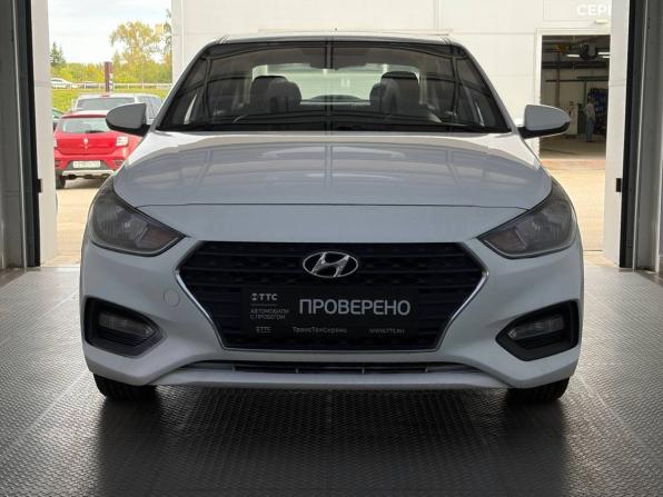 Hyundai Solaris II с пробегом 2018 года, цена 1 055 000 рублей, 190000 км, седан, Автокод Объявления