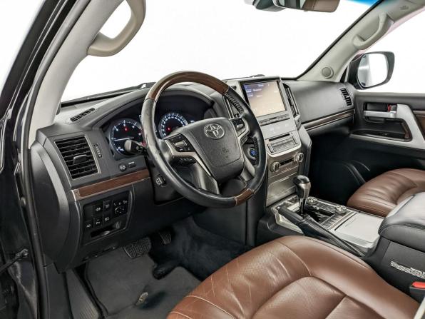 Toyota Land Cruiser 200 Series Рестайлинг 2 с пробегом 2017 года, цена 5 835 000 рублей, 167264 км, внедорожник, Автокод Объявления