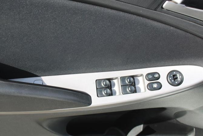 Hyundai Solaris I с пробегом 2014 года, цена 870 000 рублей, 196000 км, седан, Автокод Объявления