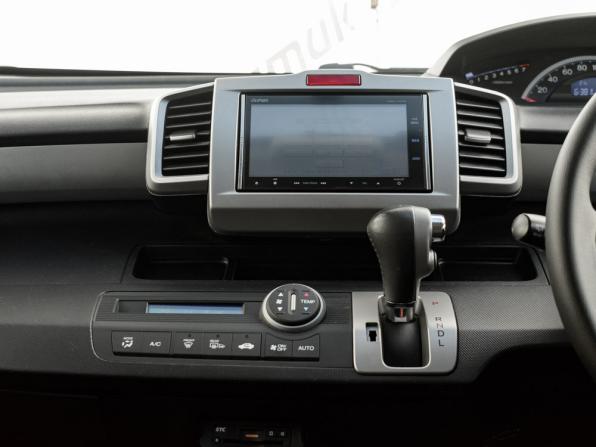 Honda Freed I Рестайлинг 2 с пробегом 2015 года, цена 1 375 000 рублей, 117978 км, компактвэн, Автокод Объявления