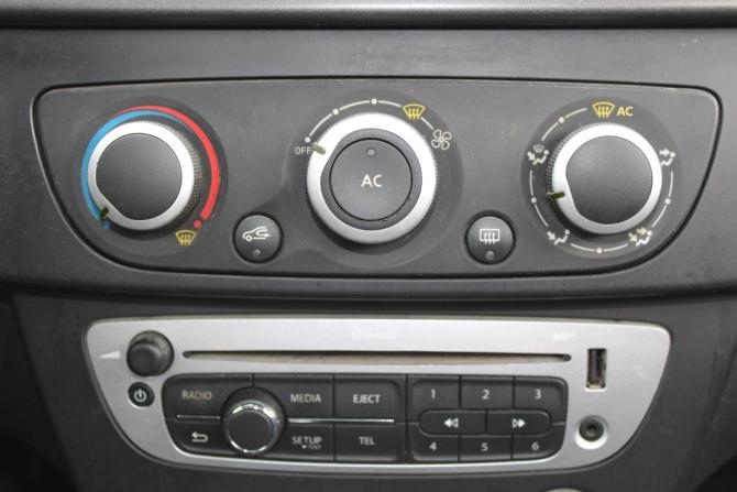 Renault Fluence I Рестайлинг с пробегом 2014 года, цена 680 000 рублей, 156000 км, седан, Автокод Объявления