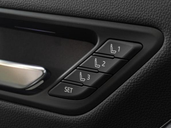 Toyota Land Cruiser 300 Series с пробегом 2023 года, цена 12 305 000 рублей, 72716 км, внедорожник, Автокод Объявления