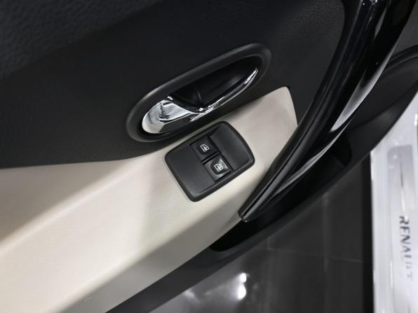 Renault Logan II Рестайлинг с пробегом 2018 года, цена 1 245 000 рублей, 34470 км, седан, Автокод Объявления
