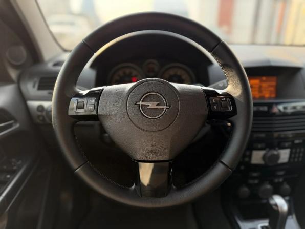 Opel Astra H Рестайлинг с пробегом 2013 года, цена 549 000 рублей, 287000 км, седан, Автокод Объявления