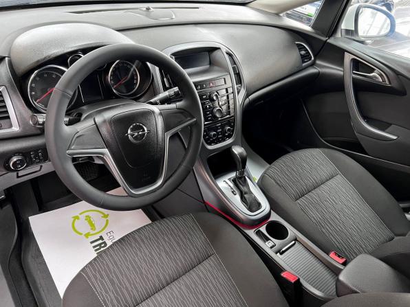 Opel Astra J Рестайлинг с пробегом 2013 года, цена 895 000 рублей, 194828 км, седан, Автокод Объявления