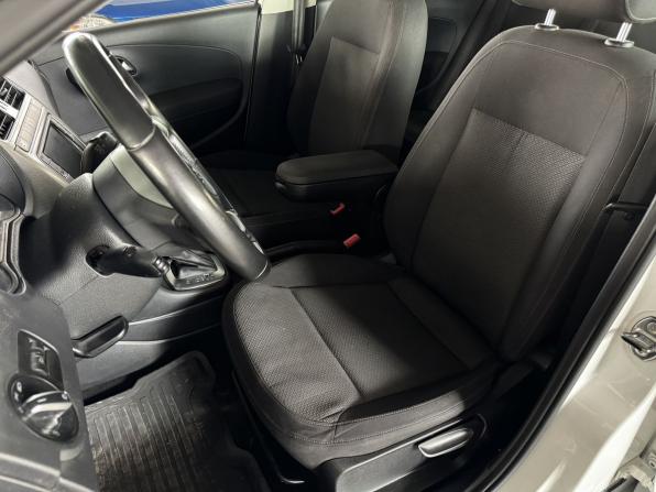 Volkswagen Polo V Рестайлинг с пробегом 2016 года, цена 1 030 000 рублей, 176453 км, седан, Автокод Объявления