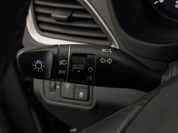 Hyundai Solaris II с пробегом 2018 года, цена 1 340 000 рублей, 50600 км, седан, Автокод Объявления