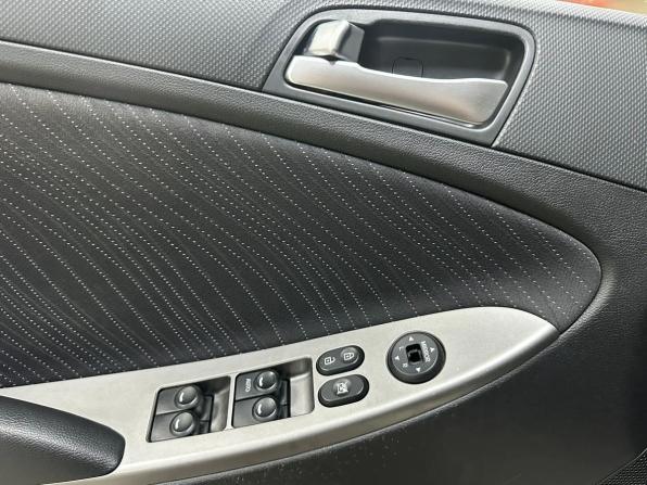 Hyundai Solaris I Рестайлинг с пробегом 2015 года, цена 1 119 000 рублей, 85000 км, седан, Автокод Объявления