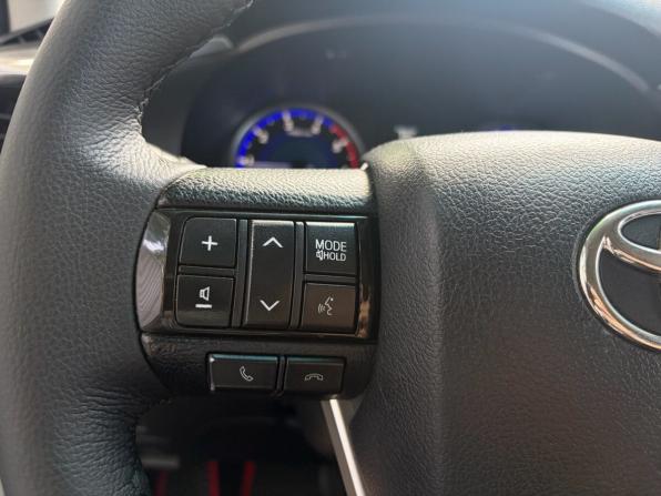 Toyota Hilux VIII с пробегом 2016 года, цена 3 399 900 рублей, 239000 км, пикап, Автокод Объявления