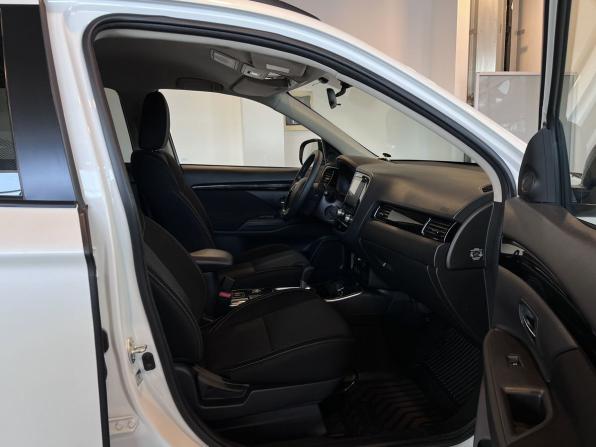 Mitsubishi Outlander III Рестайлинг 3 с пробегом 2022 года, цена 2 990 000 рублей, 46782 км, внедорожник, Автокод Объявления