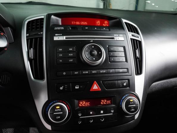 Kia Ceed I Рестайлинг с пробегом 2011 года, цена 679 000 рублей, 274552 км, хэтчбек, Автокод Объявления