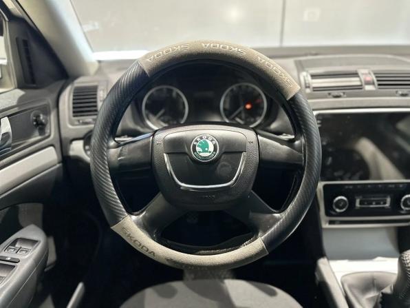 Skoda Octavia II (A5) Рестайлинг с пробегом 2012 года, цена 739 000 рублей, 215000 км, лифтбек, Автокод Объявления