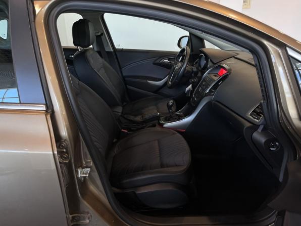 Opel Astra J Рестайлинг с пробегом 2013 года, цена 870 000 рублей, 98605 км, хэтчбек, Автокод Объявления