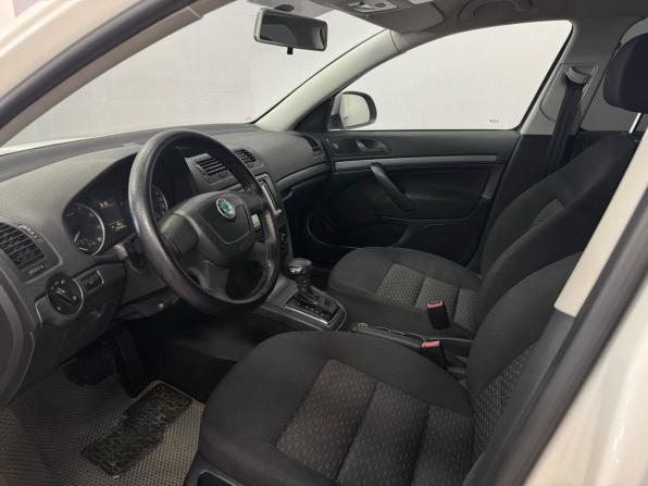 Skoda Octavia II (A5) Рестайлинг с пробегом 2012 года, цена 720 000 рублей, 234484 км, лифтбек, Автокод Объявления