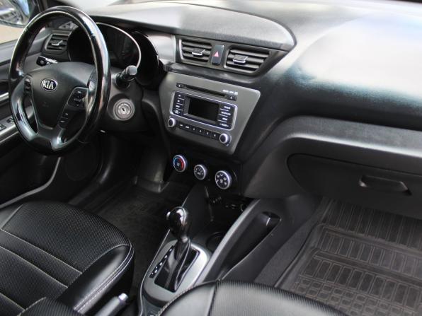 Kia Rio III Рестайлинг с пробегом 2017 года, цена 1 019 000 рублей, 182031 км, хэтчбек, Автокод Объявления