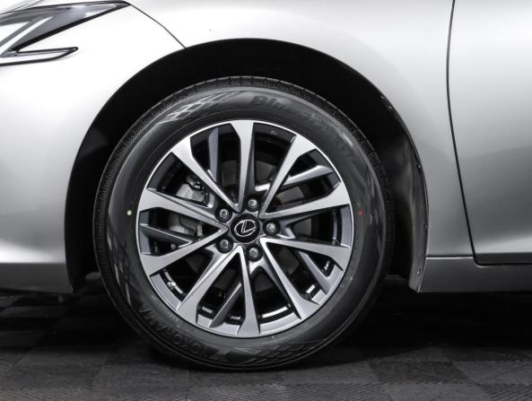 Lexus ES VII Рестайлинг 2 с пробегом 2025 года, цена 5 270 000 рублей, 7200 км, седан, Автокод Объявления