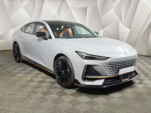 Changan UNI-V I с пробегом 2023 года, цена 2 100 000 рублей, 23121 км, лифтбек, Автокод Объявления