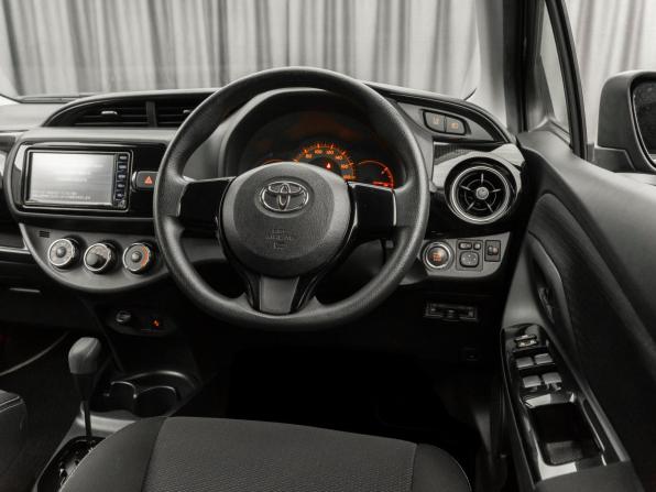 Toyota Vitz III (XP130) Рестайлинг с пробегом 2018 года, цена 1 050 000 рублей, 53960 км, хэтчбек, Автокод Объявления
