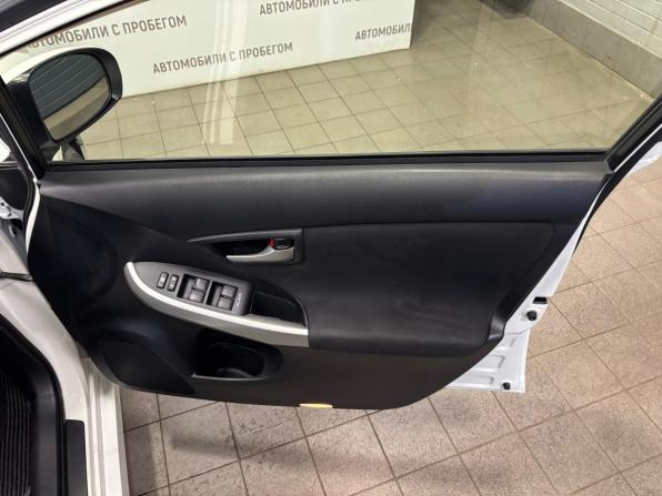 Toyota Prius III Рестайлинг (XW30) с пробегом 2014 года, цена 1 219 000 рублей, 150000 км, лифтбек, Автокод Объявления