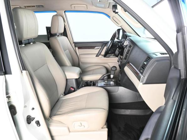Mitsubishi Pajero IV Рестайлинг 2 с пробегом 2019 года, цена 3 699 000 рублей, 98258 км, внедорожник, Автокод Объявления