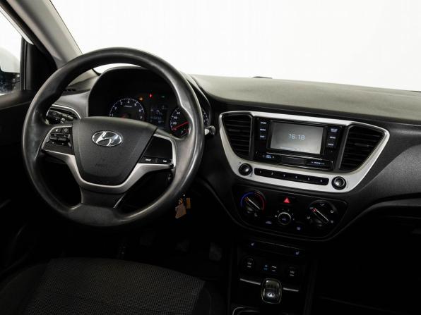 Hyundai Solaris II с пробегом 2017 года, цена 782 000 рублей, 219400 км, седан, Автокод Объявления