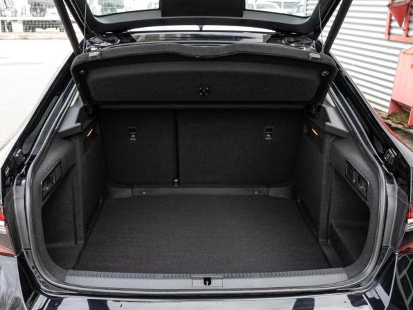 Skoda Superb III Рестайлинг с пробегом 2025 года, цена 3 230 000 рублей, 43 км, лифтбек, Автокод Объявления