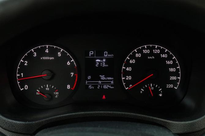 Hyundai Solaris II с пробегом 2018 года, цена 980 000 рублей, 212822 км, седан, Автокод Объявления