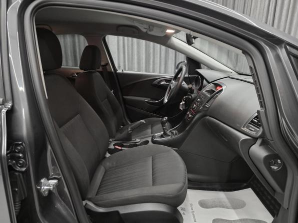 Opel Astra J с пробегом 2010 года, цена 550 000 рублей, 136660 км, хэтчбек, Автокод Объявления