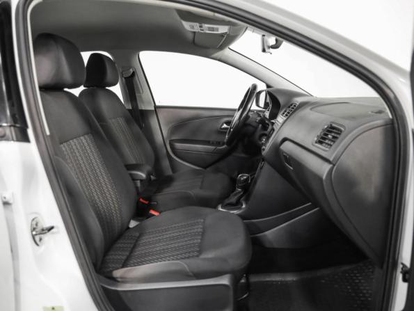Volkswagen Polo V Рестайлинг с пробегом 2017 года, цена 949 000 рублей, 174140 км, седан, Автокод Объявления
