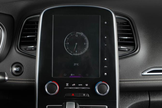 Renault Scenic III с пробегом 2018 года, цена 1 859 000 рублей, 180000 км, компактвэн, Автокод Объявления