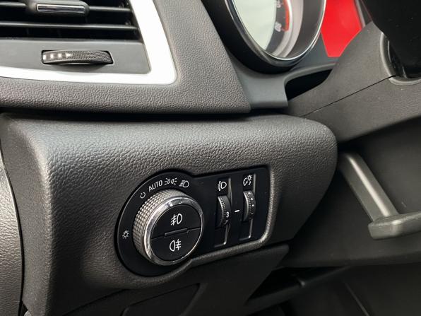 Opel Astra J Рестайлинг с пробегом 2012 года, цена 749 000 рублей, 237345 км, хэтчбек, Автокод Объявления