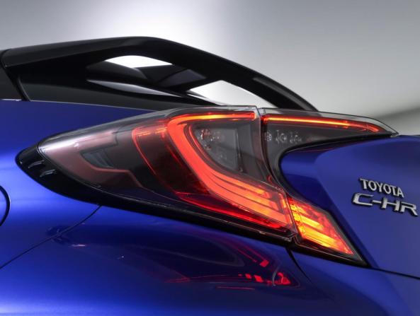 Toyota C-HR I с пробегом 2018 года, цена 2 590 000 рублей, 63830 км, внедорожник, Автокод Объявления